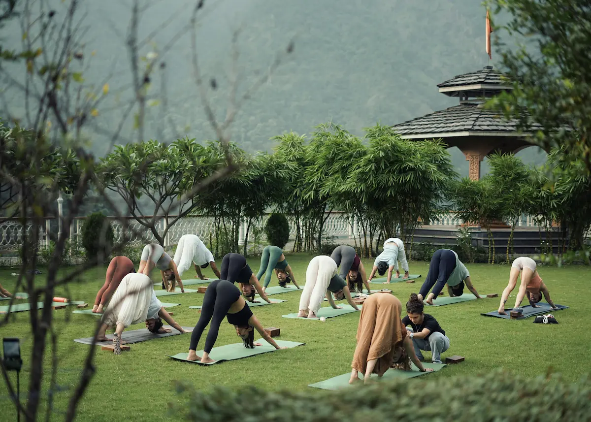 Retiros de Yoga: Cómo organizar y cobrar eventos especiales desde tu plataforma